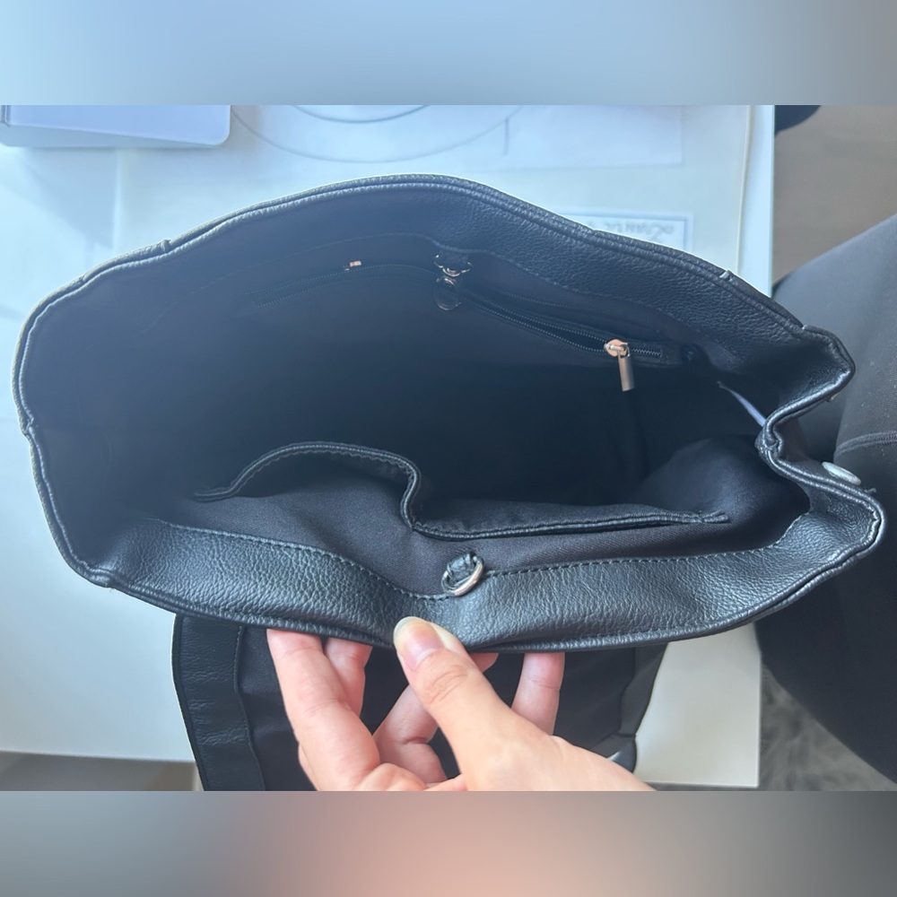 Backpack - Picture 3 of 9